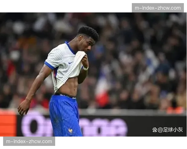 皇马低位防守组织严密，楚阿梅尼与卡马文加双后腰覆盖保护禁区前沿